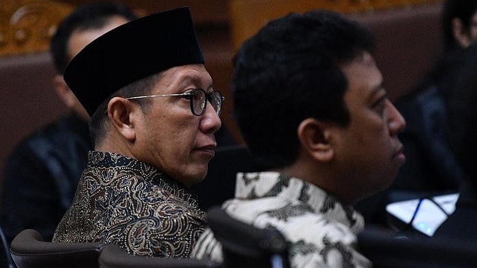 Lukman Hakim Saifuddin, Minister for Religious Affairs (left), and Muhammad Romahurmuziy, former chair of the United Development Party (PPP), are caught up in a scandal involving alleged bribery for promotions in the ministry. Photo by Sigid Kurniawan/Antara